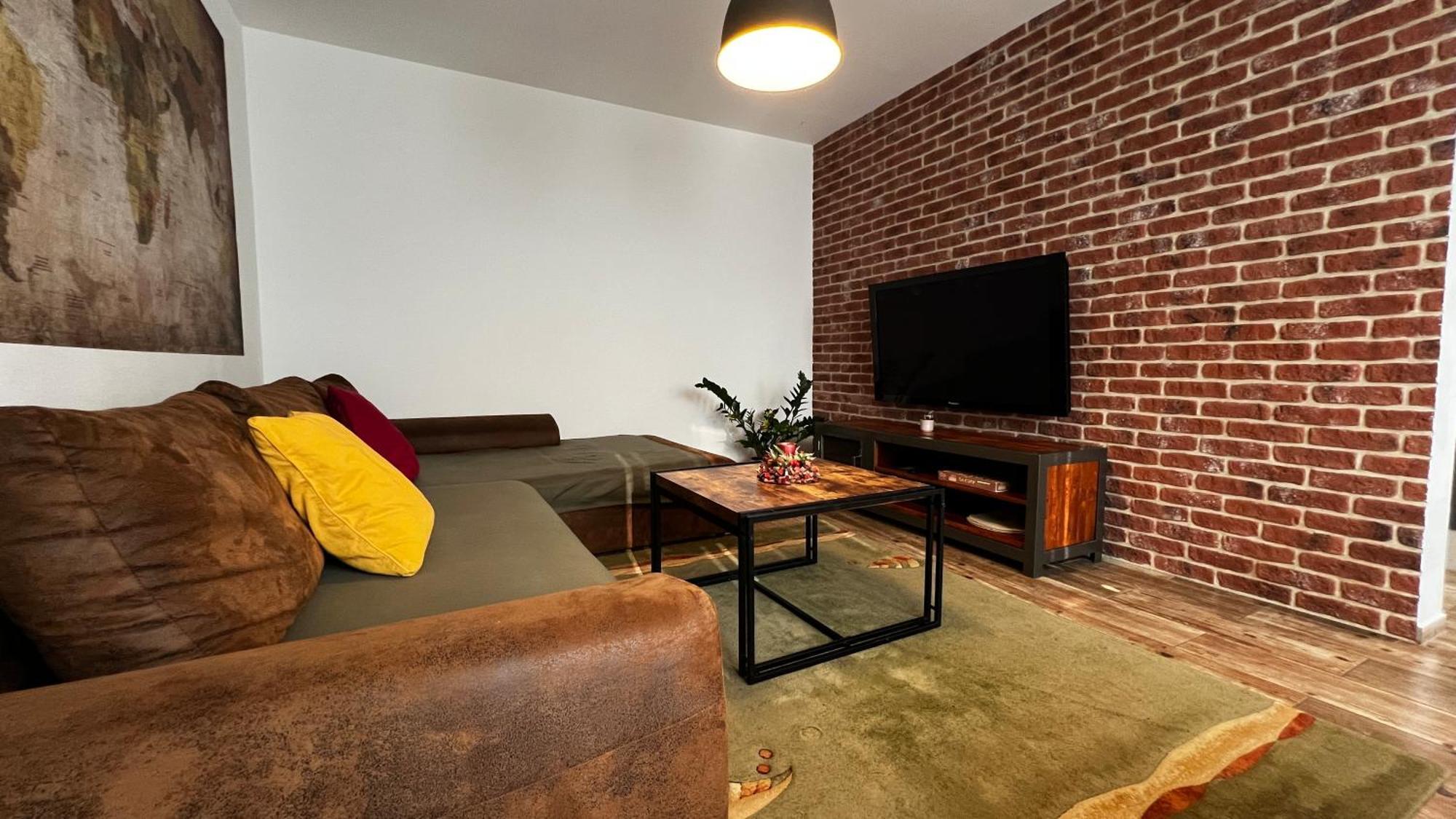 Industrial Apartment I 24Hr Self Check-In I Free Parking & Coffee Banská Bystrica Exteriör bild